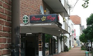 Pizza King an der Ecke Niedernstraße/Gerichtsstraße wurde der Polizei als Schauplatz einer vermeintlichen Massenschlägerei gemeldet. - Frank Hartmann Pizza King an der Ecke Niedernstraße/Gerichtsstraße wurde der Polizei als Schauplatz einer vermeintlichen Massenschlägerei gemeldet. - Frank Hartmann