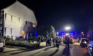 Zu einem Wohnungsbrand war die Freiwillige Feuerwehr Höxter am Freitagabend nach Lüchtringen alarmiert worden. - Feuerwehr Höxter Zu einem Wohnungsbrand war die Freiwillige Feuerwehr Höxter am Freitagabend nach Lüchtringen alarmiert worden. - Feuerwehr Höxter