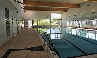 Im Hallenbad soll die Wassertemperatur gesenkt werden. - Simone Flörke Im Hallenbad soll die Wassertemperatur gesenkt werden. - Simone Flörke