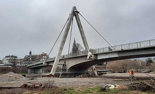 Wenn es nach einigen Mitgliedern des Höxteraner Ortsausschusses geht, bleibt die Weserbrücke während der LGS für schwere Lkw und Schwerlasttransporte gesperrt. - David Schellenberg Wenn es nach einigen Mitgliedern des Höxteraner Ortsausschusses geht, bleibt die Weserbrücke während der LGS für schwere Lkw und Schwerlasttransporte gesperrt. - David Schellenberg