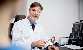 Prof. Dr. Karl-Dietrich Sievert, Chefarzt der Klinik für Urologie und Leiter des Uroonkologischen Zentrums Lippe. - Klinikum Lippe Prof. Dr. Karl-Dietrich Sievert, Chefarzt der Klinik für Urologie und Leiter des Uroonkologischen Zentrums Lippe. - Klinikum Lippe