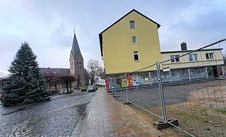 Ein Haus im Quartier am Kump ist bereits abgerissen, der Rest wird saniert. - Madita Schellenberg Ein Haus im Quartier am Kump ist bereits abgerissen, der Rest wird saniert. - Madita Schellenberg