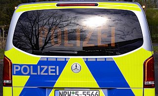 In der Schüler- und Elternschaft der weiteren Schulen des Schulzentrums am Burgweg in Rheda-Wiedenbrück im Kreis Gütersloh sorgte der Polizeieinsatz am vergangenen Freitag für Diskussionen. - imago images/Political-Moments In der Schüler- und Elternschaft der weiteren Schulen des Schulzentrums am Burgweg in Rheda-Wiedenbrück im Kreis Gütersloh sorgte der Polizeieinsatz am vergangenen Freitag für Diskussionen. - imago images/Political-Moments