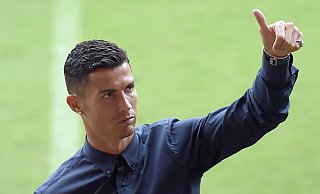 Am 13. Juni landet die portugiesische Nationalmannschaft am Flughafen Münster/Osnabrück. Von da geht es für Ronaldo und Co. weiter nach Marienfeld - AFP or licensors Am 13. Juni landet die portugiesische Nationalmannschaft am Flughafen Münster/Osnabrück. Von da geht es für Ronaldo und Co. weiter nach Marienfeld - AFP or licensors