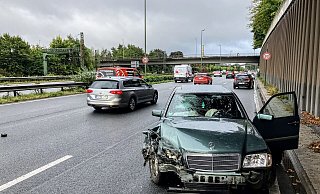 Der Mercedes wurde bei dem Unfall schwer beschädigt. - Jens Reichenbach Der Mercedes wurde bei dem Unfall schwer beschädigt. - Jens Reichenbach