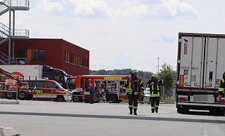 Größerer Feuerwehrauftrieb am 8. Juni 2021 auf dem Gelände eines Altenhagener Pharma-Großhandels. Geschah das zu Recht oder zu Unrecht? - Charlotte Mahncke Größerer Feuerwehrauftrieb am 8. Juni 2021 auf dem Gelände eines Altenhagener Pharma-Großhandels. Geschah das zu Recht oder zu Unrecht? - Charlotte Mahncke