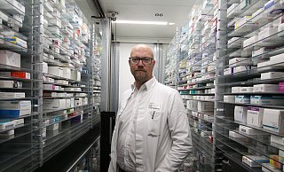 Apotheker Jens Kosmiky (47) in seiner Filale an der Berliner Straße in Herford. - Susanne Blersch Apotheker Jens Kosmiky (47) in seiner Filale an der Berliner Straße in Herford. - Susanne Blersch