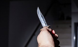 Das Duo wartete oben am Ausgang bereits mit einem Messer. - Symbolfoto: picture alliance / Fotostand Das Duo wartete oben am Ausgang bereits mit einem Messer. - Symbolfoto: picture alliance / Fotostand
