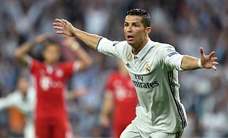 Cristiano Ronaldo kommt am 14. Juni nach Gütersloh für ein öffentliches Training. - AFP or licensors Cristiano Ronaldo kommt am 14. Juni nach Gütersloh für ein öffentliches Training. - AFP or licensors