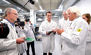 NRW-Ministerpräsident Hendrik Wüst beim Besuch des Unternehmens Beckhoff in Verl. - Andreas Frücht NRW-Ministerpräsident Hendrik Wüst beim Besuch des Unternehmens Beckhoff in Verl. - Andreas Frücht