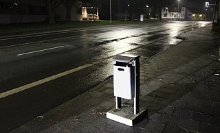 Der Mülleimer wurde auf der B65 in Lübbecke abgelegt. - Polizei Minden-Lübbecke Der Mülleimer wurde auf der B65 in Lübbecke abgelegt. - Polizei Minden-Lübbecke