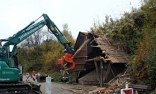 In kürzester Zeit war die beliebte Hütte an der Weser abgerissen. - Dieter Siebeck In kürzester Zeit war die beliebte Hütte an der Weser abgerissen. - Dieter Siebeck