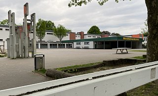 Aufgrund der hohen Nachfrage nach OGS-Plätzen auch an der Bonifatius-Schule prüft die Stadt, ob sie dort eine weitere Gruppe einrichten kann. - Rajkumar Mukherjee Aufgrund der hohen Nachfrage nach OGS-Plätzen auch an der Bonifatius-Schule prüft die Stadt, ob sie dort eine weitere Gruppe einrichten kann. - Rajkumar Mukherjee
