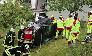 Das Auto hatte sich überschlagen. - Polizei Höxter Das Auto hatte sich überschlagen. - Polizei Höxter