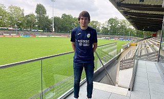 Neuzugang: Christian Will, hier auf der Terasse des neuen Vereinsheims im Heidewaldstadion, trägt künftig das Trikot des FC Gütersloh. - FC Gütersloh Neuzugang: Christian Will, hier auf der Terasse des neuen Vereinsheims im Heidewaldstadion, trägt künftig das Trikot des FC Gütersloh. - FC Gütersloh