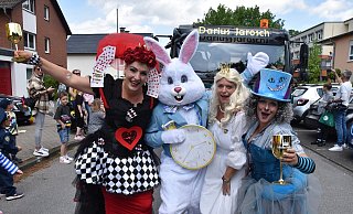 2.500 Besucher feiern das Jubiläum des Stukenbrocker Karnevalsvereins. Mit dabei: Die Prinzenpaare aller Jahre. - Sigurd Gringel 2.500 Besucher feiern das Jubiläum des Stukenbrocker Karnevalsvereins. Mit dabei: Die Prinzenpaare aller Jahre. - Sigurd Gringel