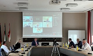 Der Kongress unter der Leitung von Bad Lippspringes Bürgermeister Ulrich Lange (3. v. l.) sollte die Entwicklung der lokalen Mobilität voranbringen. - Stadt Bad Lippspringe Der Kongress unter der Leitung von Bad Lippspringes Bürgermeister Ulrich Lange (3. v. l.) sollte die Entwicklung der lokalen Mobilität voranbringen. - Stadt Bad Lippspringe