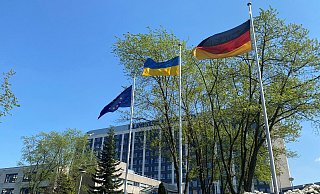 Das Klinikum solidarisiert sich mit der Ukraine. Jetzt behandelt es die ersten Verletzten aus dem Kriegsgebiet. - Klinikum Herford Das Klinikum solidarisiert sich mit der Ukraine. Jetzt behandelt es die ersten Verletzten aus dem Kriegsgebiet. - Klinikum Herford