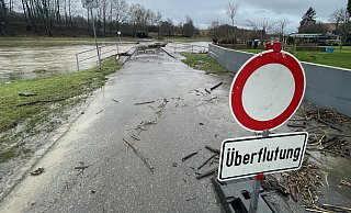Die Emmer bei Wöbbel sorgt immer noch für überflutete Straßen. - Silke Buhrmester Die Emmer bei Wöbbel sorgt immer noch für überflutete Straßen. - Silke Buhrmester