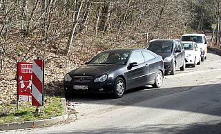 Aktuell wird hinter der über 20 Jahre alten Verkehrsinsel am Eggering noch geparkt. Sie wird bald durch eine modulare ersetzt werden. - Manfred Lummer Aktuell wird hinter der über 20 Jahre alten Verkehrsinsel am Eggering noch geparkt. Sie wird bald durch eine modulare ersetzt werden. - Manfred Lummer