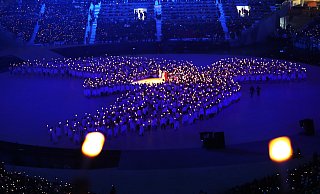 Eröffnungsfeier der Olympischen Spiele in Südkorea 2018: Tänzer und Künstler präsentieren das Showprogramm "Frieden in Bewegung". - picture alliance / Daniel Karmann/dpa Eröffnungsfeier der Olympischen Spiele in Südkorea 2018: Tänzer und Künstler präsentieren das Showprogramm "Frieden in Bewegung". - picture alliance / Daniel Karmann/dpa