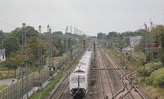 Blick auf die bestehende ICE-Trasse von der Oberbecksener Brücke in Rehme in Richtung Bahnhof Bad Oeynhausen. - Ulf Hanke Blick auf die bestehende ICE-Trasse von der Oberbecksener Brücke in Rehme in Richtung Bahnhof Bad Oeynhausen. - Ulf Hanke