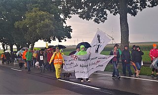 Entlang der Bundesstraße 252 führte die Demonstration gegen den 2plus1-Ausbau der B252 zwischen Hohenwepel und Gut Alfredshöhe am Freitagnachmittag. - Simone Flörke Entlang der Bundesstraße 252 führte die Demonstration gegen den 2plus1-Ausbau der B252 zwischen Hohenwepel und Gut Alfredshöhe am Freitagnachmittag. - Simone Flörke