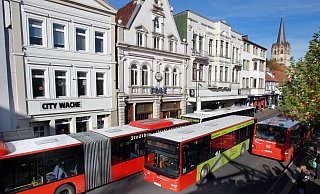Die Situation auf den Alten Markt: Hier kommen die Buslinin zusammen. Das soll sich ändern. - Frank-Michael Kiel-Steinkamp Die Situation auf den Alten Markt: Hier kommen die Buslinin zusammen. Das soll sich ändern. - Frank-Michael Kiel-Steinkamp