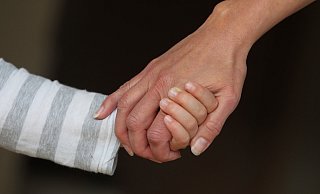 Ein Grund für den Anstieg an Kindeswohlgefährdungen sei die Corona-Pandemie, sagt Paderborns Jugendamtsleiterin. - dpa/Karl-Josef Hildenbrand Ein Grund für den Anstieg an Kindeswohlgefährdungen sei die Corona-Pandemie, sagt Paderborns Jugendamtsleiterin. - dpa/Karl-Josef Hildenbrand