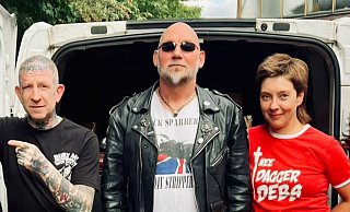 Die Band "Vulture Culture" wurde vor 35 Jahren in Paderborn gegründet. Daniel Dannyboy Jansen (v. l.), Jörg Schäfers und Daniela Schäfers spielen am Donnerstag in Schloß Neuhaus. - Vulture Culture Die Band "Vulture Culture" wurde vor 35 Jahren in Paderborn gegründet. Daniel Dannyboy Jansen (v. l.), Jörg Schäfers und Daniela Schäfers spielen am Donnerstag in Schloß Neuhaus. - Vulture Culture