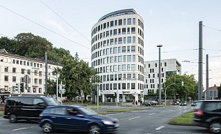Rund um den Bielefelder Adenauerplatz sind in den vergangenen Jahren einige moderne Bürogebäude entstanden. - © Jörg Dieckmann - www. dieckmann-fotodesign.de Rund um den Bielefelder Adenauerplatz sind in den vergangenen Jahren einige moderne Bürogebäude entstanden. - © Jörg Dieckmann - www. dieckmann-fotodesign.de
