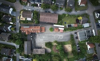 Die Grundschule Werste soll nahezu vollständig umgekrenpelt werden. Das Grundstück zwischen Diesterwegstraße (links), Aalstraße (rechts) und Mittelstraße (oben) ist 12.500 Quadratmeter groß. - Thorsten Ulonska Die Grundschule Werste soll nahezu vollständig umgekrenpelt werden. Das Grundstück zwischen Diesterwegstraße (links), Aalstraße (rechts) und Mittelstraße (oben) ist 12.500 Quadratmeter groß. - Thorsten Ulonska