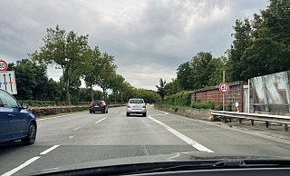 Die dritte Spur auf dem OWD stadtauswärts, die kurz hinter der Graphia-Brücke beginnt, soll wieder zum Standstreifen verwandelt werden. - Susanne Lahr Die dritte Spur auf dem OWD stadtauswärts, die kurz hinter der Graphia-Brücke beginnt, soll wieder zum Standstreifen verwandelt werden. - Susanne Lahr