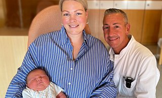 Ulrike und Michael Patrick Lux freuen sich über den kleinen Louis. - St.-Vincenz-Kliniken Ulrike und Michael Patrick Lux freuen sich über den kleinen Louis. - St.-Vincenz-Kliniken