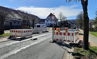 50 gesperrte Meter, die dem einen oder anderen Verkehrsteilnehmer Schwierigkeiten bereiten. - Madita Schellenberg 50 gesperrte Meter, die dem einen oder anderen Verkehrsteilnehmer Schwierigkeiten bereiten. - Madita Schellenberg