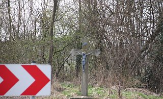Um die Wegekreuze, wie hier an der Landesstraße 755 in Nieheim, gibt es weiter Diskussionen. - David Schellenberg Um die Wegekreuze, wie hier an der Landesstraße 755 in Nieheim, gibt es weiter Diskussionen. - David Schellenberg