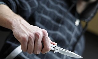 Der 24-Jährige zog daraufhin ein Stiefelmesser. Wenig später war er selbst schwer verletzt. - Symbolfoto: picture alliance / imageBROKER Der 24-Jährige zog daraufhin ein Stiefelmesser. Wenig später war er selbst schwer verletzt. - Symbolfoto: picture alliance / imageBROKER
