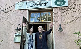 Monika Schirmeyer und Goco Larmann sagen Tschüss. - Anke Schneider Monika Schirmeyer und Goco Larmann sagen Tschüss. - Anke Schneider
