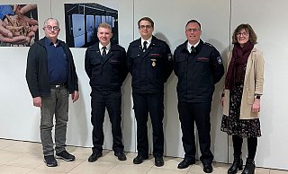 Bürgermeisterin Ute Dülfer (r.) und Ordnungsamtsleiter Friedhelm Weber (l.) führten die neue Wehrführung mit (ab 2. v. l.) Sören Dege, René Wittig und Thomas Dinkelmann ins Amt ein. - Feuerwehr Lichtenau Bürgermeisterin Ute Dülfer (r.) und Ordnungsamtsleiter Friedhelm Weber (l.) führten die neue Wehrführung mit (ab 2. v. l.) Sören Dege, René Wittig und Thomas Dinkelmann ins Amt ein. - Feuerwehr Lichtenau