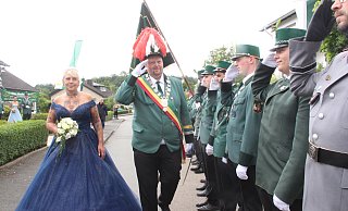 Marcus und Tanja Bärtram sind das gefeierte Königspaar der Siddesser Hubertusschützen. - Burkhard Battran Marcus und Tanja Bärtram sind das gefeierte Königspaar der Siddesser Hubertusschützen. - Burkhard Battran
