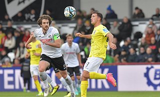 Verls Kapitän Mael Corboz (l.) ist der zweite Winterneuzugang von Arminia Bielefeld. - Jens Dünhölt Verls Kapitän Mael Corboz (l.) ist der zweite Winterneuzugang von Arminia Bielefeld. - Jens Dünhölt