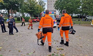 Neben den Einsatzkräften der Polizei und des Rettungsdienstes war auch die Besatzung des Rettunghubschraubers Christoph 13 in Dankersen vor Ort. MT-Foto: - Ilja Regier Neben den Einsatzkräften der Polizei und des Rettungsdienstes war auch die Besatzung des Rettunghubschraubers Christoph 13 in Dankersen vor Ort. MT-Foto: - Ilja Regier