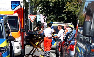 Beim Zugriff des SEK wird der 43-jährige Randalierer in Gütersloh leicht verletzt. Er muss in ein nahegelegenes Krankenhaus gebracht werden. - Patrick Menzel Beim Zugriff des SEK wird der 43-jährige Randalierer in Gütersloh leicht verletzt. Er muss in ein nahegelegenes Krankenhaus gebracht werden. - Patrick Menzel