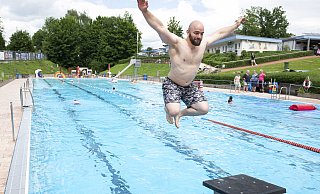 Als kleines, aber feines Freibad in Bielefelds Westen, beschreibt ein Google-User das offenbar am meisten gelobte Freibad Bielefelds. - Jörg Dieckmann Als kleines, aber feines Freibad in Bielefelds Westen, beschreibt ein Google-User das offenbar am meisten gelobte Freibad Bielefelds. - Jörg Dieckmann