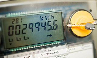 Genau so wie beim Stromzähler im privaten Haushalt gilt es auch in den städtischen Einrichtungen die Energieverbräuche zu überwachen und dann zu optimieren. - Patrick Pleul/dpa Genau so wie beim Stromzähler im privaten Haushalt gilt es auch in den städtischen Einrichtungen die Energieverbräuche zu überwachen und dann zu optimieren. - Patrick Pleul/dpa
