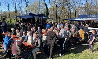 Da war's noch friedlich beim Osterfeuer der Freiwilligen Feuerwehr in Werste. Kurz vor Mitternacht wurde die Polizei wegen Schlägereien gerufen. - Elke Niedringhaus-Haasper Da war's noch friedlich beim Osterfeuer der Freiwilligen Feuerwehr in Werste. Kurz vor Mitternacht wurde die Polizei wegen Schlägereien gerufen. - Elke Niedringhaus-Haasper