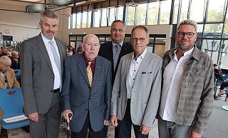 Bürgermeister und Laudator Dirk Becker, Horst Steinkühler, der Namensgeber des Preises, Laudator Christian Landerbarthold, Preisträger Kristian Hoffmann und Peter Heepmann, Vorsitzender des SPD-Stadtverbands. - Knut Dinter Bürgermeister und Laudator Dirk Becker, Horst Steinkühler, der Namensgeber des Preises, Laudator Christian Landerbarthold, Preisträger Kristian Hoffmann und Peter Heepmann, Vorsitzender des SPD-Stadtverbands. - Knut Dinter