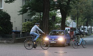 Anwohner diverser Schulen in Herford beschweren sich über das tägliche Verkehrschaos. Der Grund: Elterntaxis, die sich nicht an die Regeln halten. - Claus Frickemeier Anwohner diverser Schulen in Herford beschweren sich über das tägliche Verkehrschaos. Der Grund: Elterntaxis, die sich nicht an die Regeln halten. - Claus Frickemeier