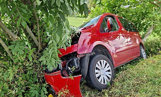 Die Front des Citroen wurde stark beschädigt. MT-Foto: - Ilja Regier Die Front des Citroen wurde stark beschädigt. MT-Foto: - Ilja Regier