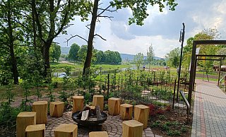 Auch im Schöpfungsgarten auf der Weserscholle wird die Jury vorbeischauen. - Huxarium-Gartenpark Auch im Schöpfungsgarten auf der Weserscholle wird die Jury vorbeischauen. - Huxarium-Gartenpark